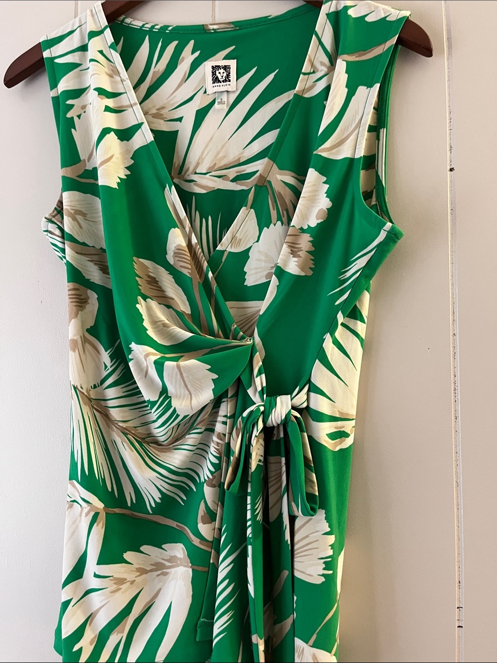 Anne Klein Green Tropical Print Sleeveless Wrap Top - Picture 8 of 9